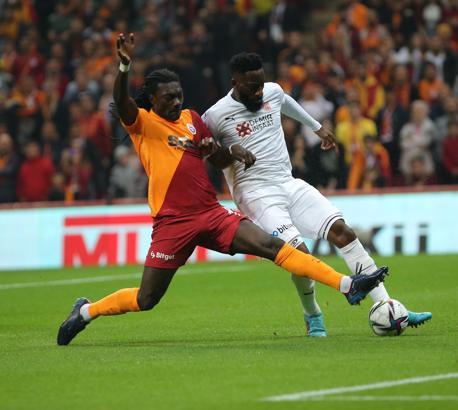 Bafetimbi Gomis gol sayısını 7'ye çıkardı
