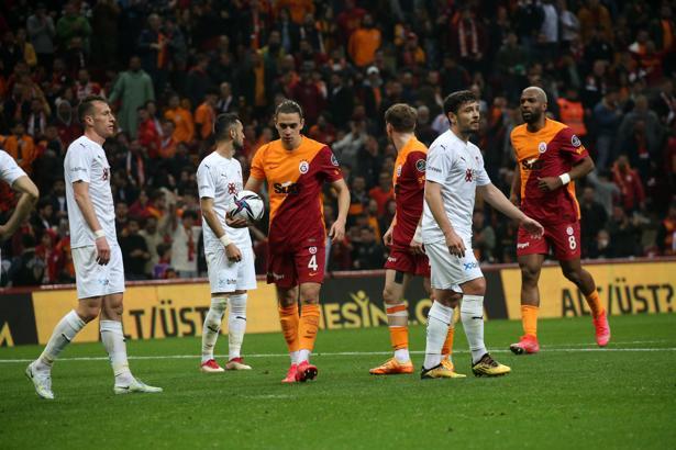 Galatasaray-Sivasspor maçını kaç taraftar izledi?
