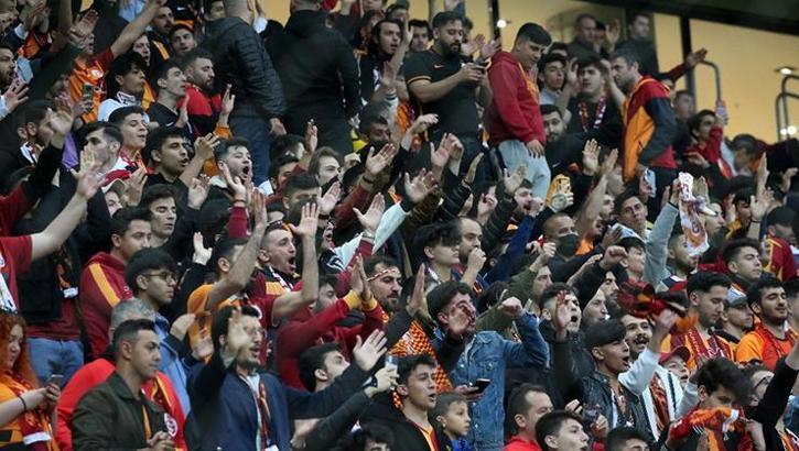 Galatasaraylı taraftarlardan muhteşem destek