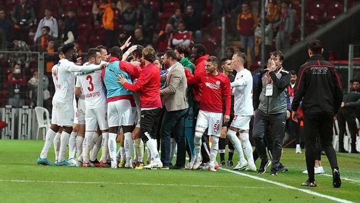 Sivasspor Galatasaray karşısında tarih yazdı