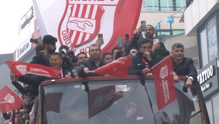 Pendikspor, şampiyonluğu coşkuyla kutladı