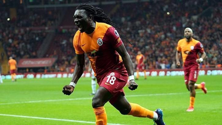 Galatasaray'da Bafetimbi Gomis antrenörlüğe ısınıyor