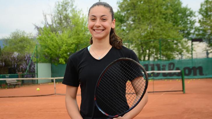 Özge Yüksel, 4 yaşından beri korttan çıkmıyor