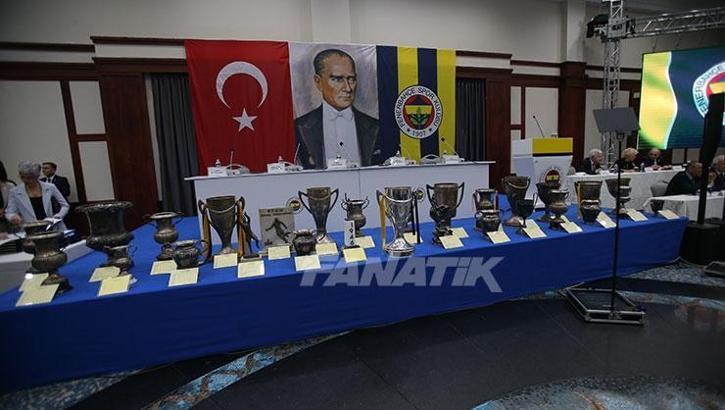Fenerbahçe'nin 28 şampiyonluk kupası divan toplantısında