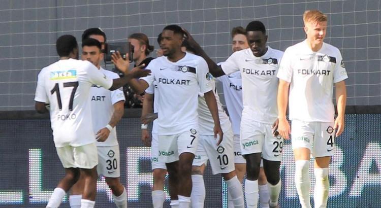 Altay'da tepki yok, alkış var