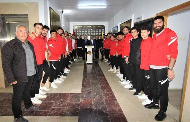 Bayburtspor'dan Başkan Pekmezci'ye teşekkür ziyareti