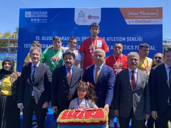2 bin 100 sporcu, Üsküdar'da 15. Uluslararası Özel Sporcular Atletizm Şenliğinde ter döktü