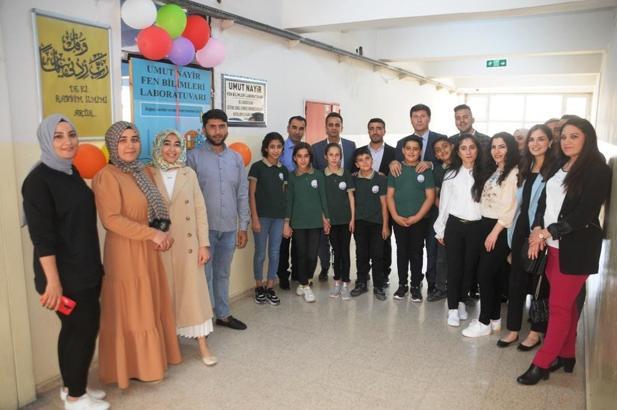 Umut Nayir, Cizre'de bir okula fen laboratuvarı kazandırdı