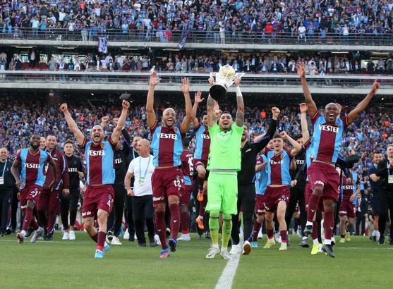 Trabzonspor'dan İstanbul'da şampiyonluk turu