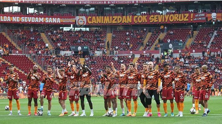 Galatasaray taraftarından Yunus Akgün'e destek, takıma tepki!