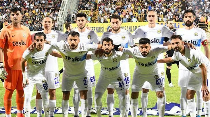 Tarsus İdman Yurdu meşalelerle karşılandı