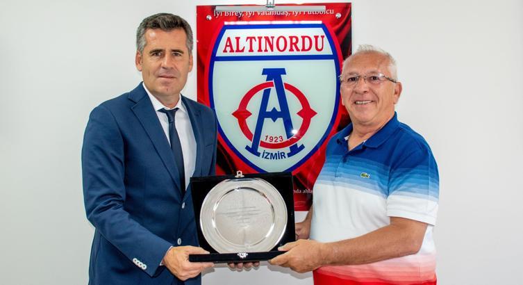 Altınordu, teknik direktör Hüseyin Eroğlu'na veda etti