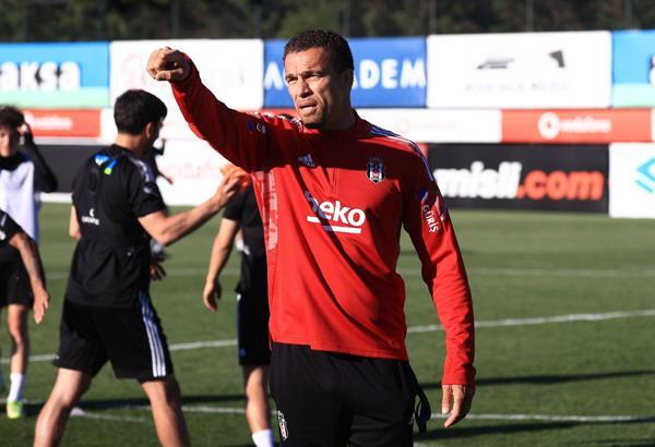 Valerien Ismael'den futbolcularına mesaj: Taraftarımız için kazanalım