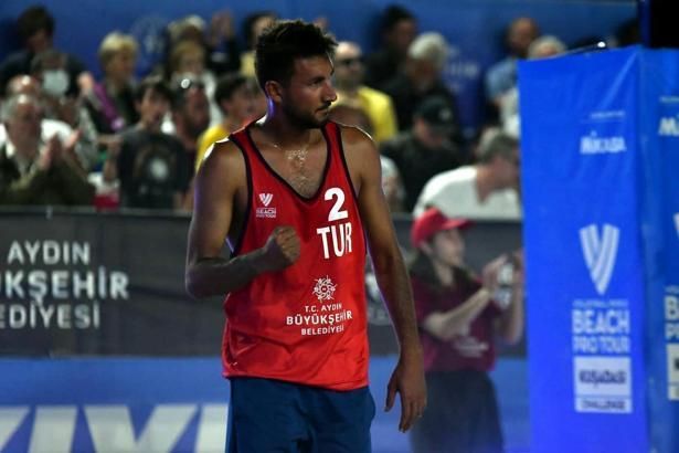 Milliler, plaj voleybolunda ilk 18'e kaldı