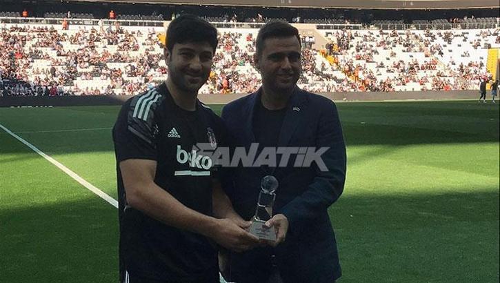 Beşiktaş'tan maç öncesi Güven Yalçın'a plaket