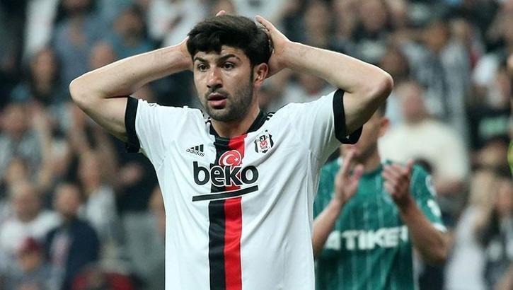 Güven Yalçın Beşiktaş'ta kalacağının sinyalini verdi
