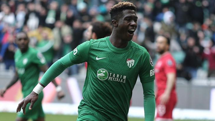 Bursaspor'da Joao Pedro takıma veda etti