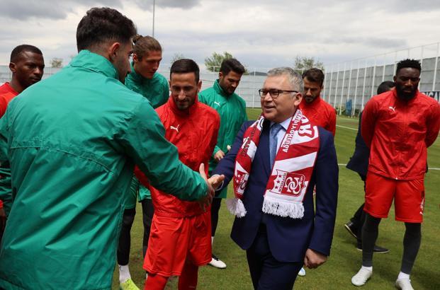 Vali Yılmaz Şimşek'ten Sivasspor'a kupa finali ziyareti