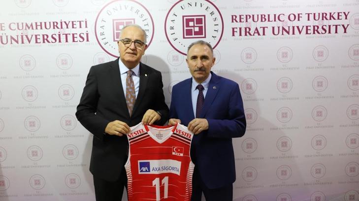 Mehmet Akif Üstündağ, rektör Göktaş ile bir araya geldi
