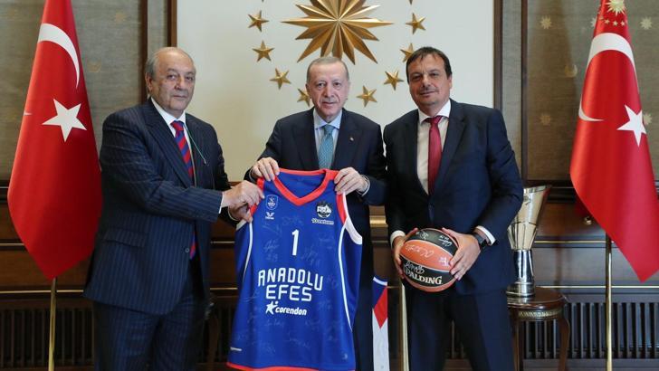 Cumhurbaşkanı Erdoğan, Euroleague şampiyonu Anadolu Efes'i kabul etti