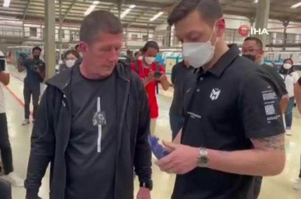 Mesut Özil'den Endonezya'ya ziyaret