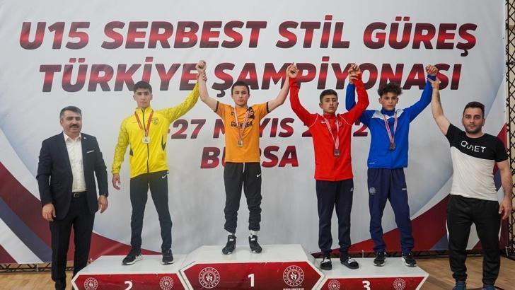 Enes Kavlu'dan Bursa'da altın madalya