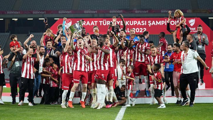 Sivassporlu futbolcular, Türkiye Kupası zaferini değerlendirdi