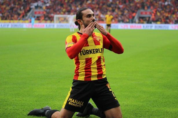 Göztepe'de Halil'e üçlü kıskaç