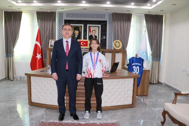 Nurgül Abi, Fransa'da dünya üçüncüsü oldu