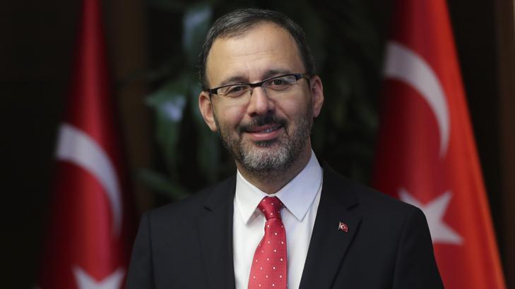 Bakan Kasapoğlu'ndan Beşiktaş Başkanı Ahmet Nur Çebi'ye tebrik