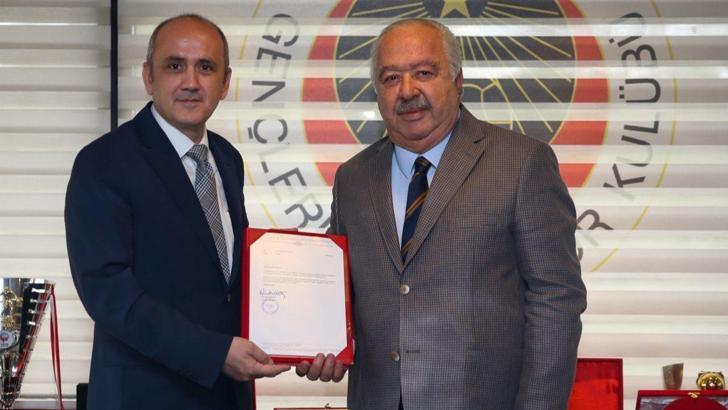 Avrupa Kalite Teşkilatı'ndan Niyazi Akdaş'a büyük onur