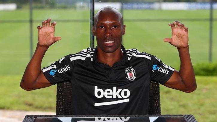 Beşiktaş'ta kaptan Atiba haber bekliyor