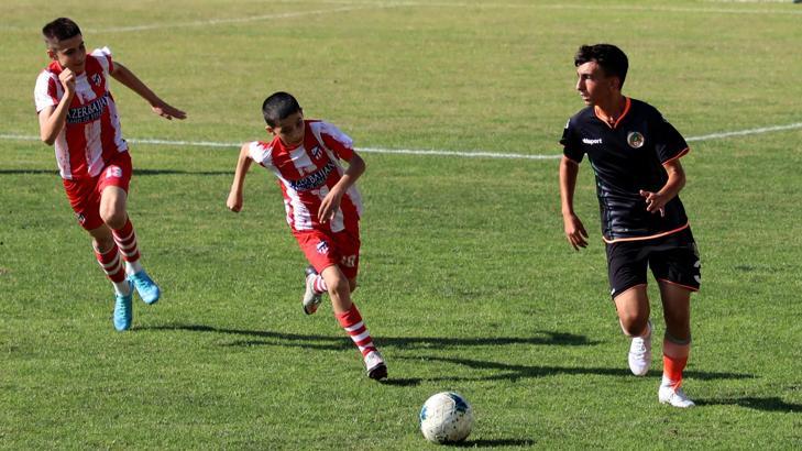Alanyaspor, Atletico Bakü'yü ödüllerle uğurladı