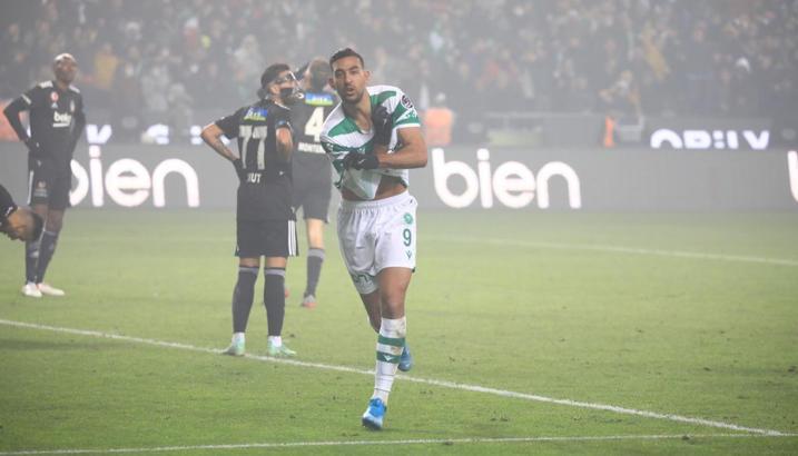 Konyaspor, takımdan ayrılan Ahmed Hassan'a veda etti