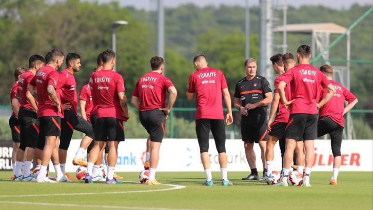 A Milli Futbol Takımı, günü çift antrenmanla tamamladı