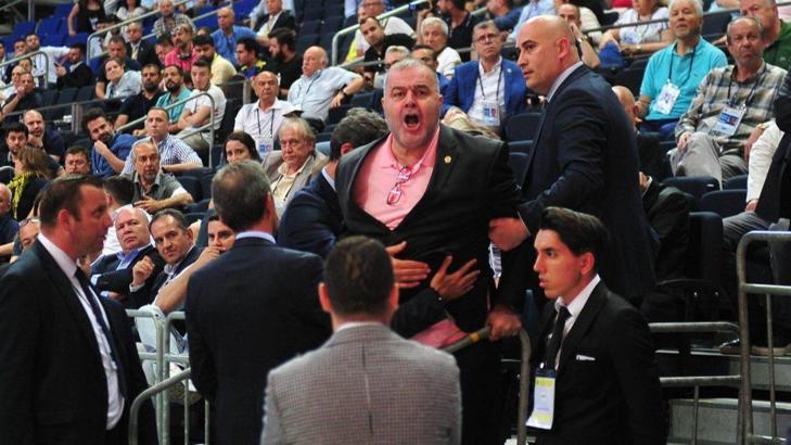 Fenerbahçe'de 2 üye ihraç edildi