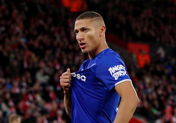 Everton Richarlison ile sözleşme yeniledi