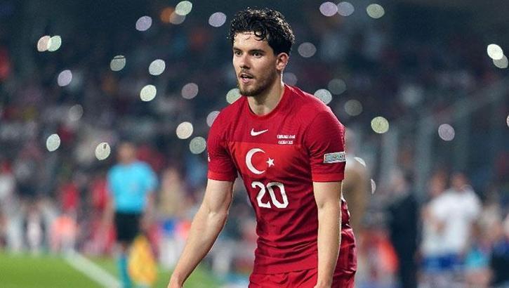 Fenerbahçeli futbolcu Ferdi Kadıoğlu alkışı aldı
