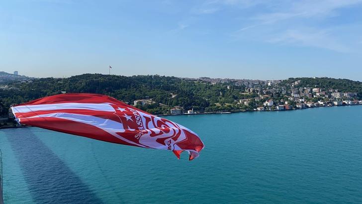 Sivasspor'un bayrağı 15 Temmuz Şehitler Köprüsü'ne asıldı