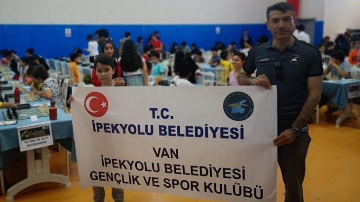 İpekyolu Satranç Sporcusu İlias Timushev, başarı üstüne başarı ekliyor