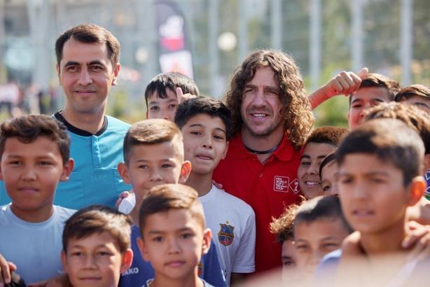 Barcelona'nın efsane kaptanlarından Puyol: Türkiye'de futbolun ne kadar tutkulu bir şekilde takip edildiğini biliyorum