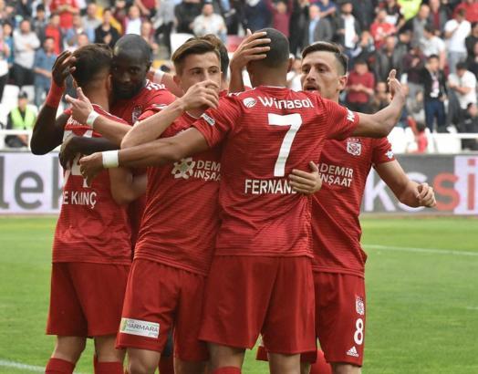 Sivasspor'dan Mert Hakan ve Emre Kılınç harekatı