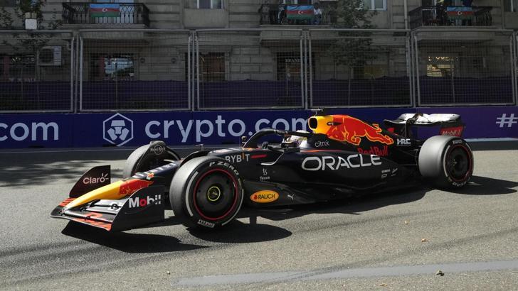 Formula 1 Azerbaycan Grand Prix'sini kazanan Max Verstappen