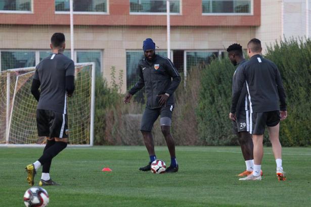 Emmanuel Adebayor, moral depoluyor