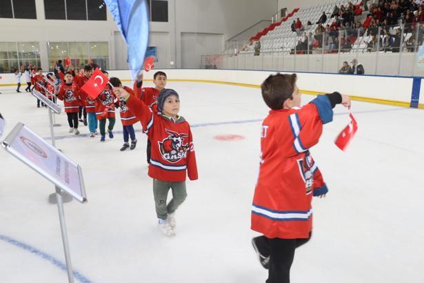29 Ekim Buz Hokeyi Minikler Kupası Ankara'da yapıldı