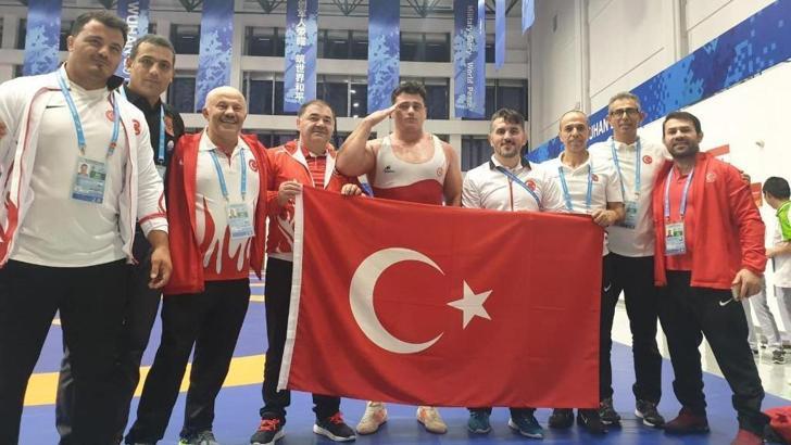 Rıza Kayaalp'ten altın madalya
