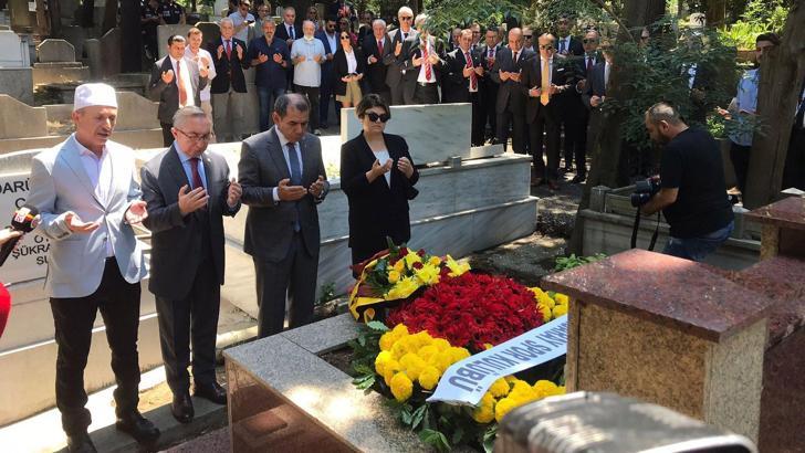 Dursun Özbek, Ali Sami Yen ve Süleyman Seba'nın kabrini ziyaret etti