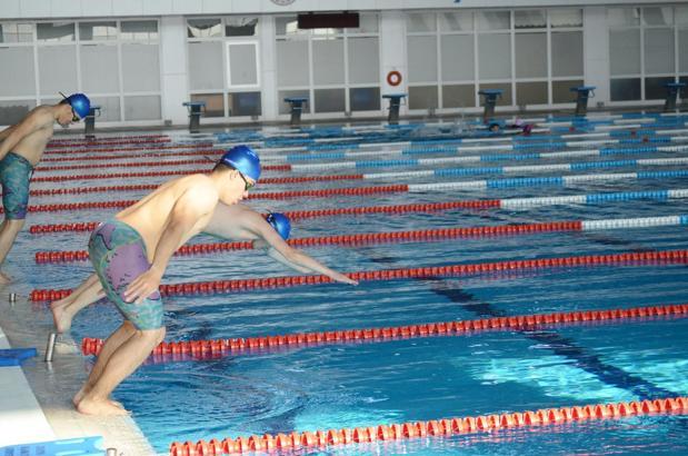 Otizmli Enes Koçak'ın hayatı, yüzme sporu sayesinde değişti