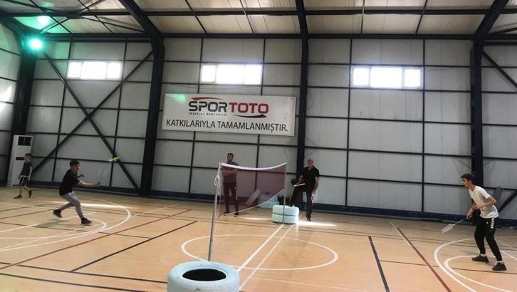 Çukurca'da Batminton müsabakaları yapıldı