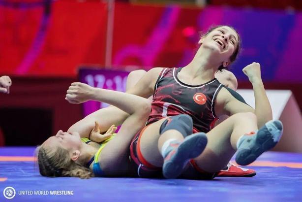 Milli güreşçi Tuba Demir, U17 Avrupa şampiyonu oldu